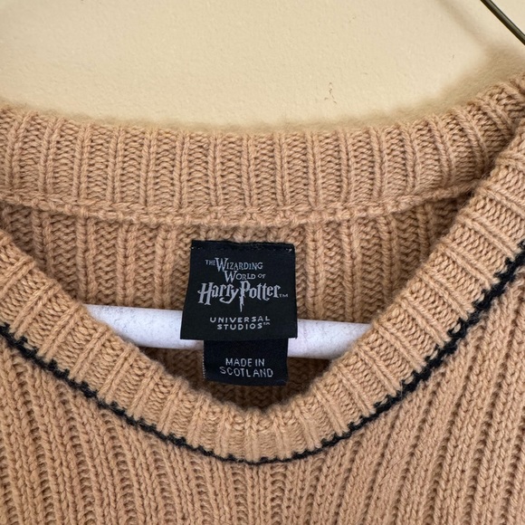 Hufflepuff Quidditch Jersey - Picture 4 of 5